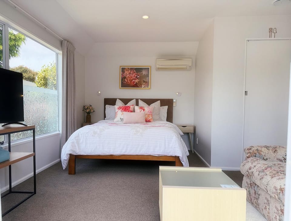 Cozy & Sunny Room-Near City, Short Drive to City Center & Coast Vacation rental in Christchurch