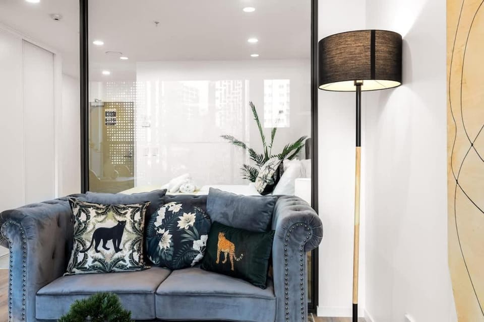 Relaxing Aircon Studio Living Beside Park in CBD - Pool & Gym Apartment in Auckland