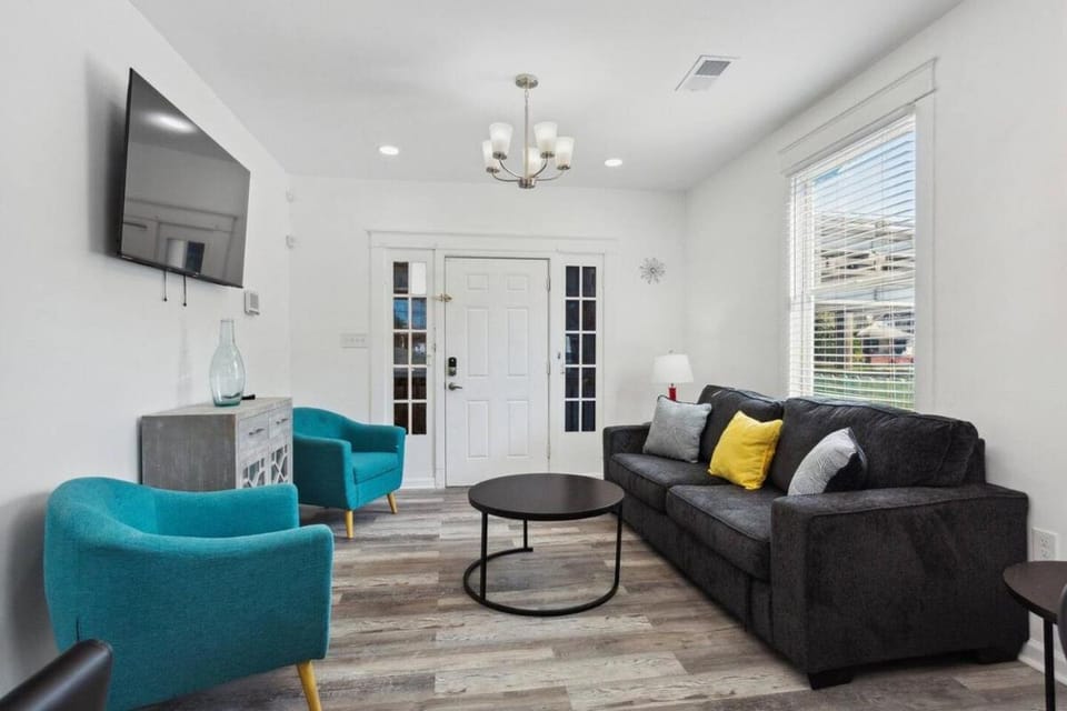 Retro Charm and Comfort Near the French Quarter House in New Orleans