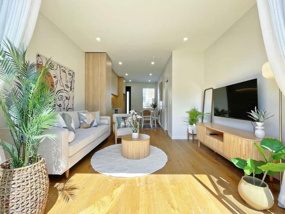 City Serenity 2BR Townhouse vs AC Backyard & Parking House in Auckland