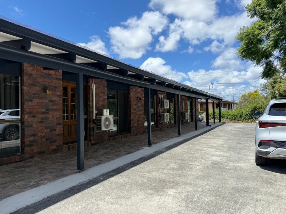 Property building, Facade/entrance, Parking