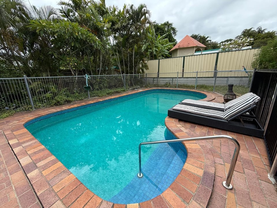 Pool view, Swimming pool, sunbed