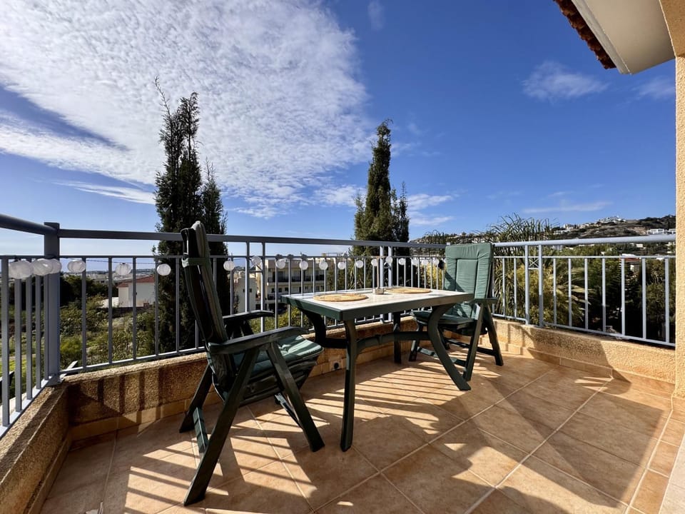 Balcony/Terrace, Dining area, Mountain view