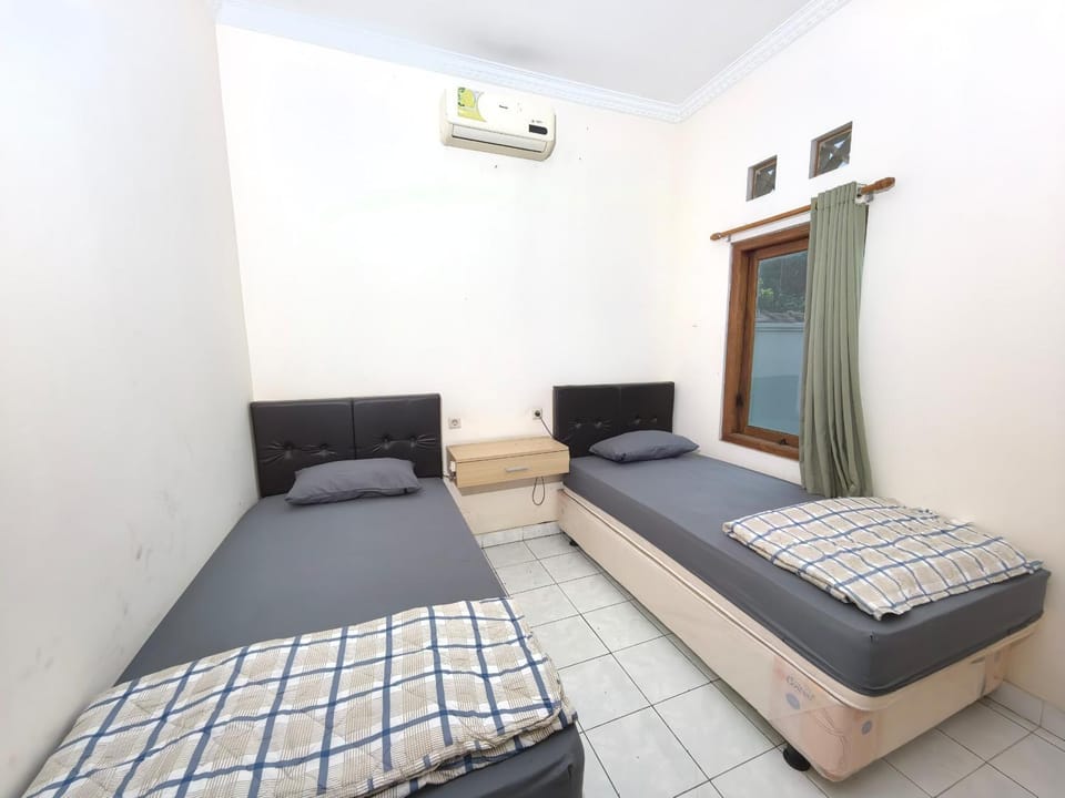 Bed, Bedroom, air conditioner