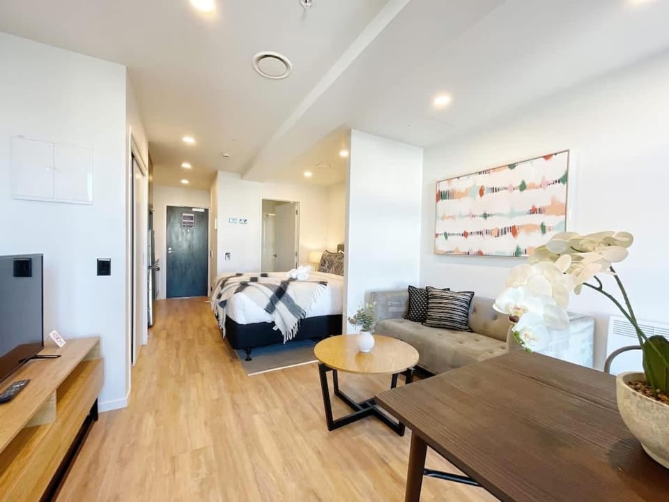 Chic & Comfy 1 Bed Studio vs Gym Pool & Sauna In CBD Near Skytower Apartment in Auckland
