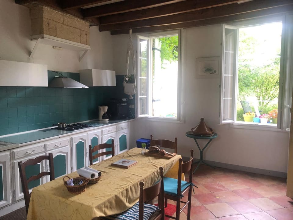 Gîte 2 à 4 personnes avec CLIM et PISCINE près de St EMILION à la campagne, wifi, Clim, piscine Apartment in Nouvelle-Aquitaine