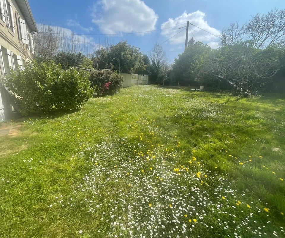 Gîte 2 à 4 personnes avec CLIM et PISCINE près de St EMILION à la campagne, wifi, Clim, piscine Apartment in Nouvelle-Aquitaine