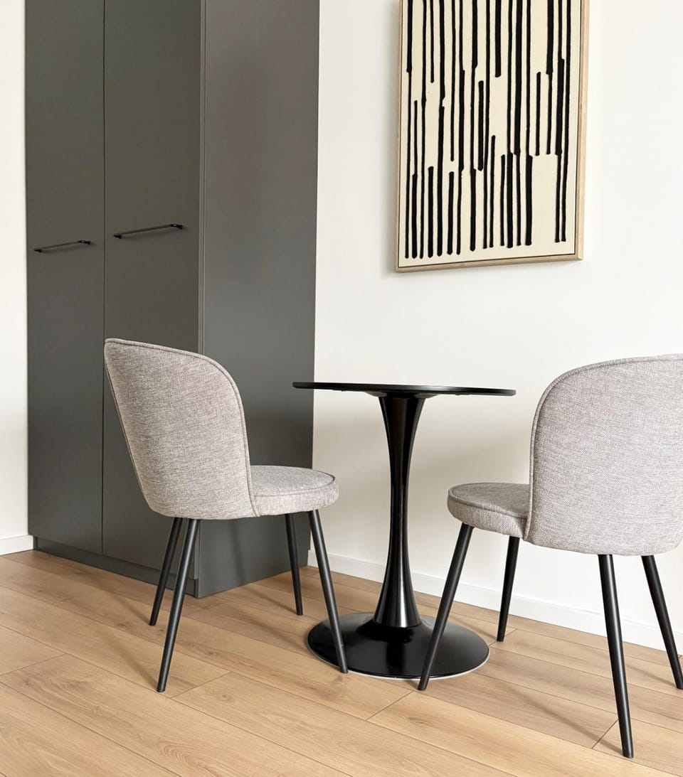 Toilet, Seating area