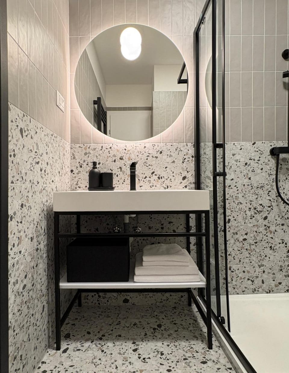 Toilet, Bathroom, towels