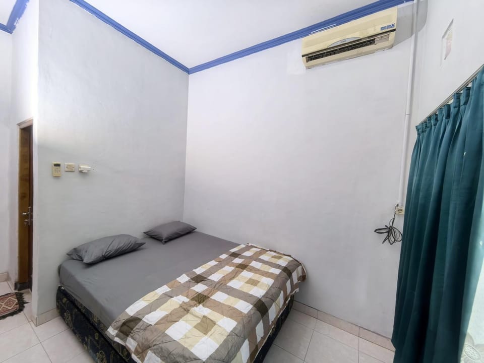 Bed, Bedroom, air conditioner