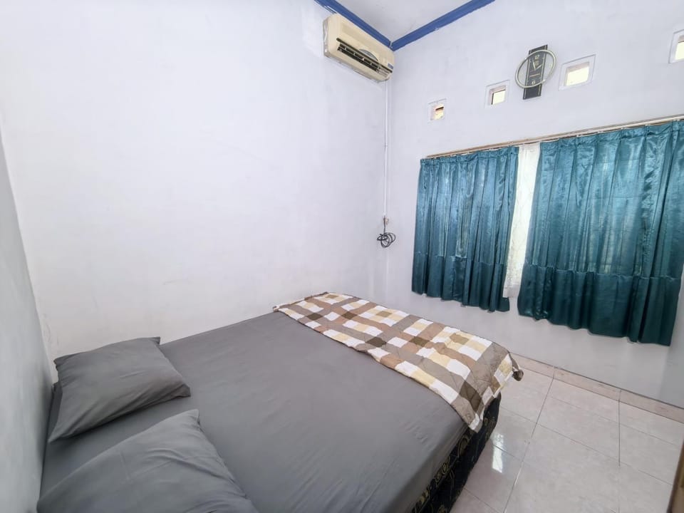 Bed, Bedroom, air conditioner
