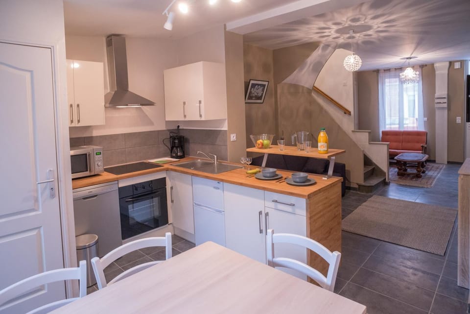 Kitchen or kitchenette, Living room