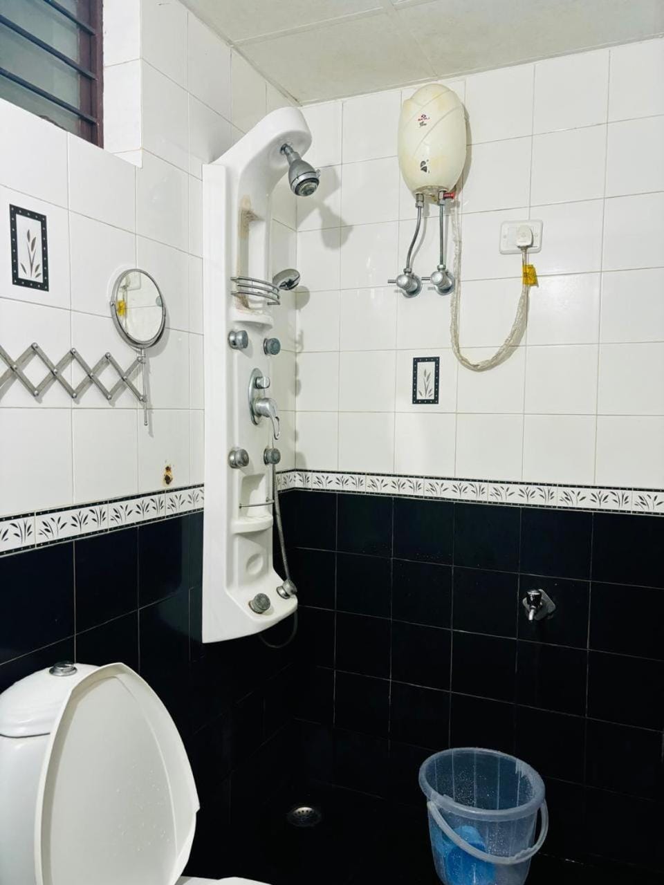 LUXUS INN JA - Starlight Rooms Apartment in Thiruvananthapuram