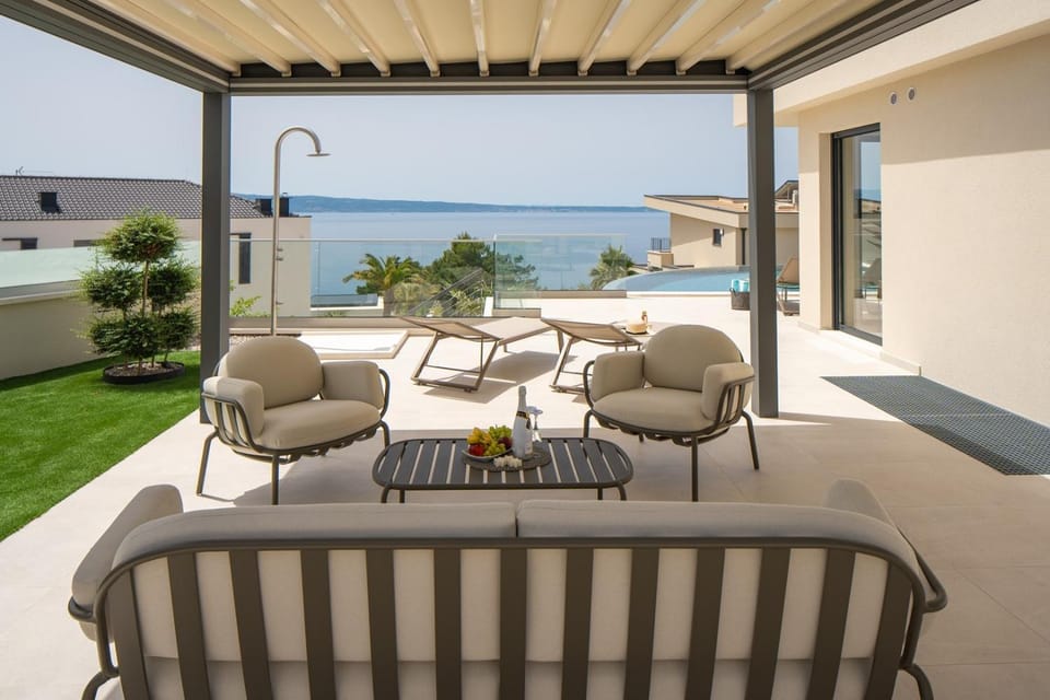 Balcony/Terrace, Swimming pool