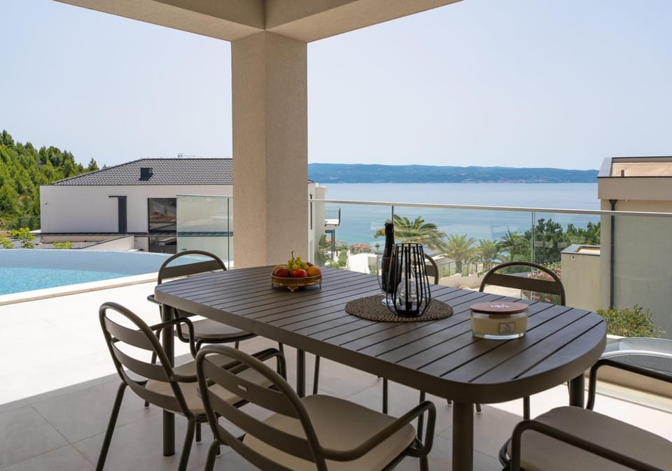 Garden view, Landmark view, Mountain view