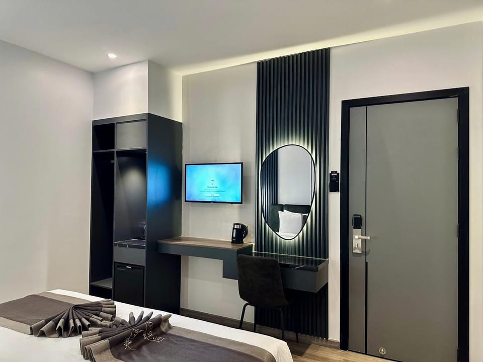 TV and multimedia, Photo of the whole room, wardrobe