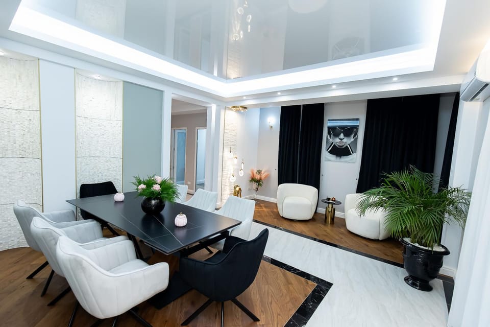 Living room, Seating area, Dining area