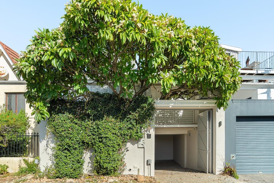 Light & Airy 3 Bedroom Green Point Family Home House in Cape Town