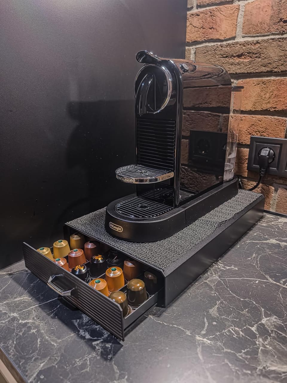 Coffee/tea facilities, Food and drinks