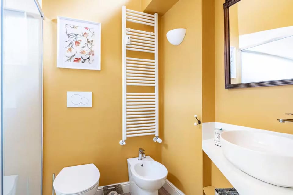 Toilet, bidet