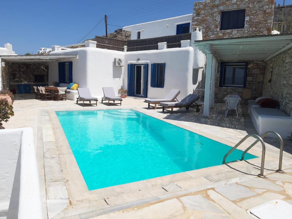 Property building, Swimming pool, sunbed