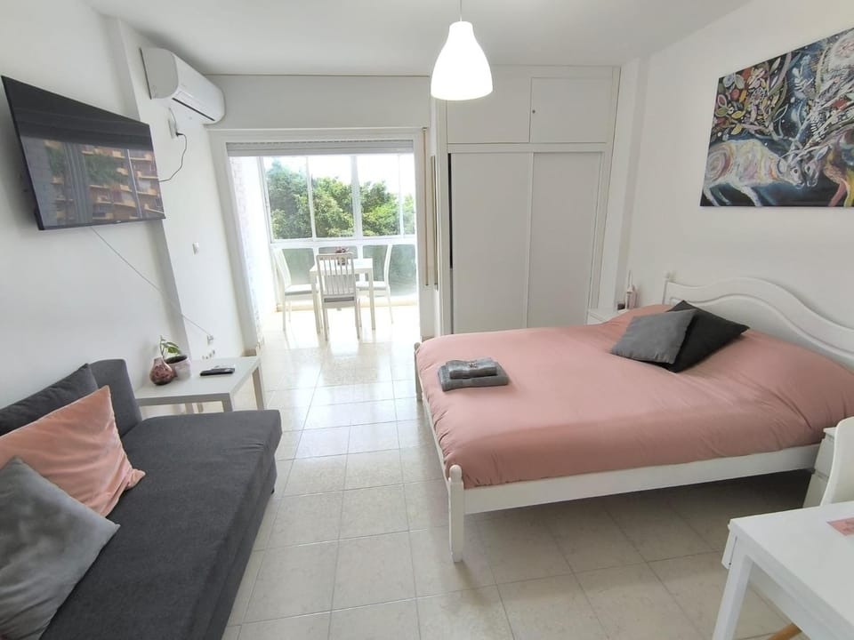 Bed, TV and multimedia, Living room, Bedroom