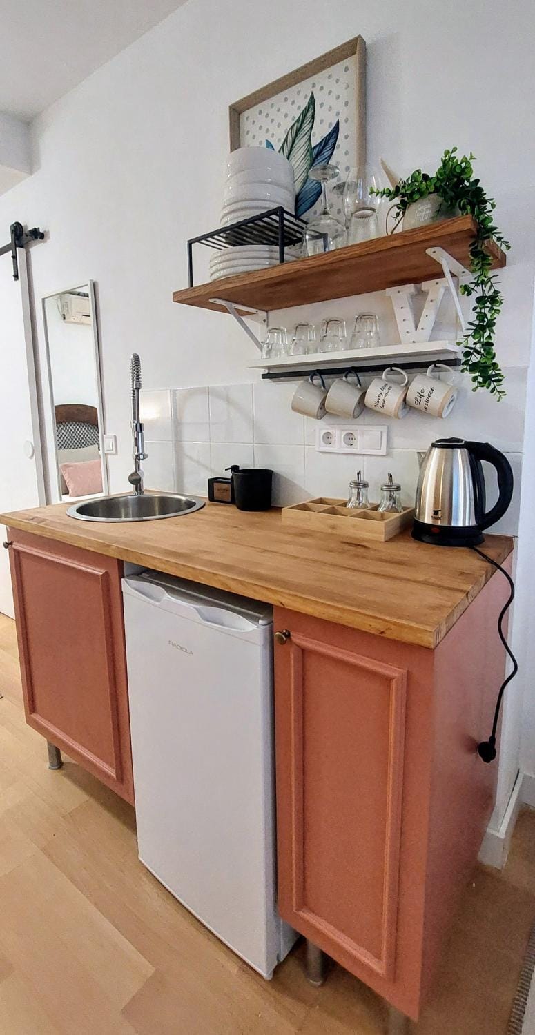 Kitchen or kitchenette