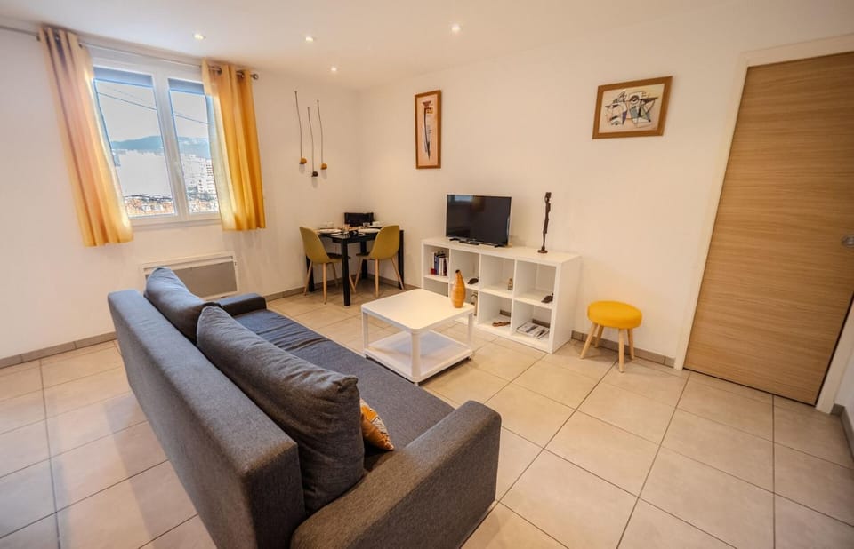 Communal lounge/ TV room, TV and multimedia, Living room, Seating area
