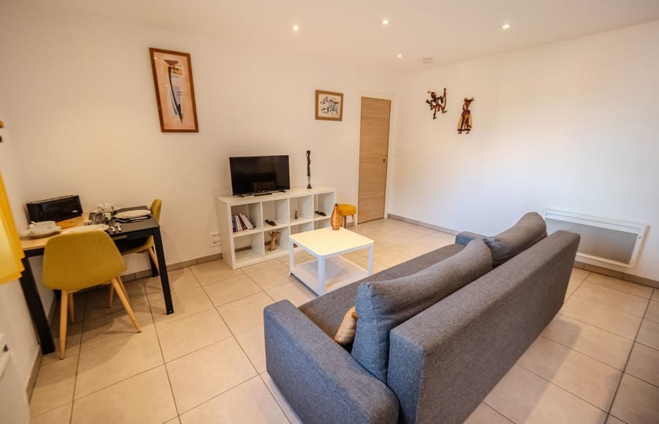 Communal lounge/ TV room, TV and multimedia, Living room, Seating area
