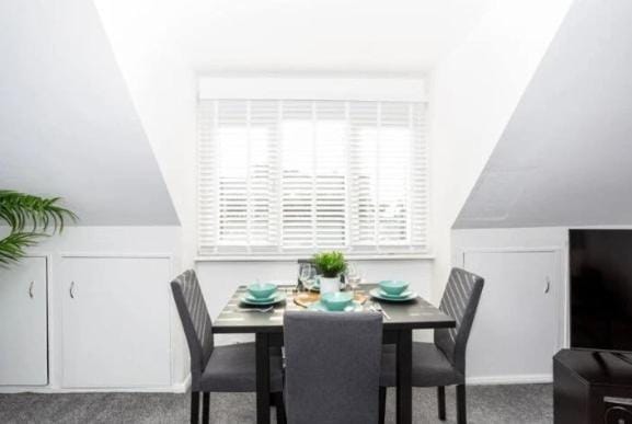 Luxury 1 Bed Split Level Apartment in Beautiful Leigh-on-Sea Apartment in Southend-on-Sea