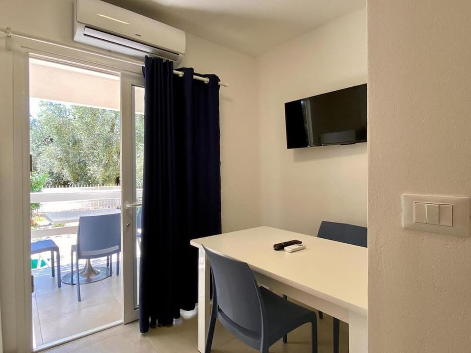 TV and multimedia, air conditioner