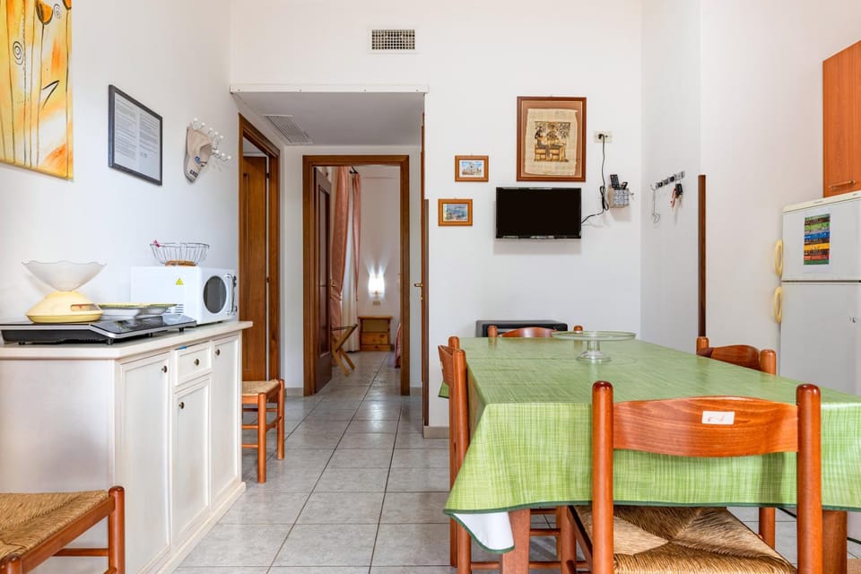 Property building, Kitchen or kitchenette, Living room