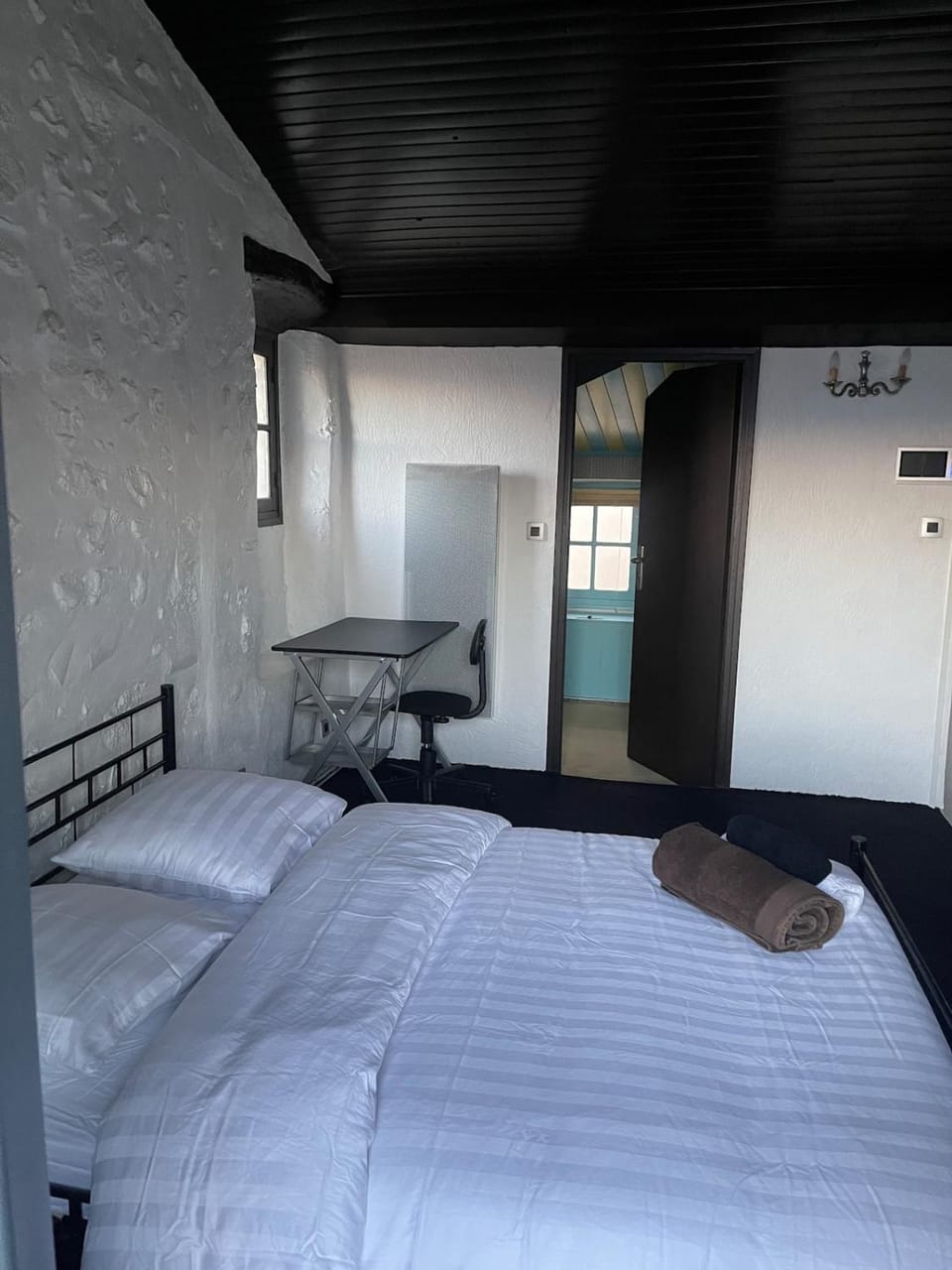 Photo of the whole room, Seating area, Bedroom
