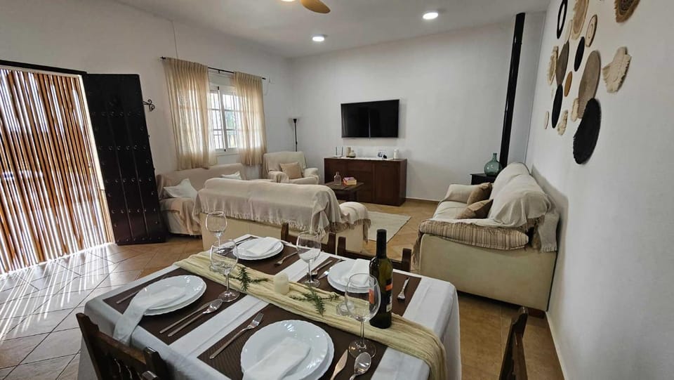 Living room, Dining area