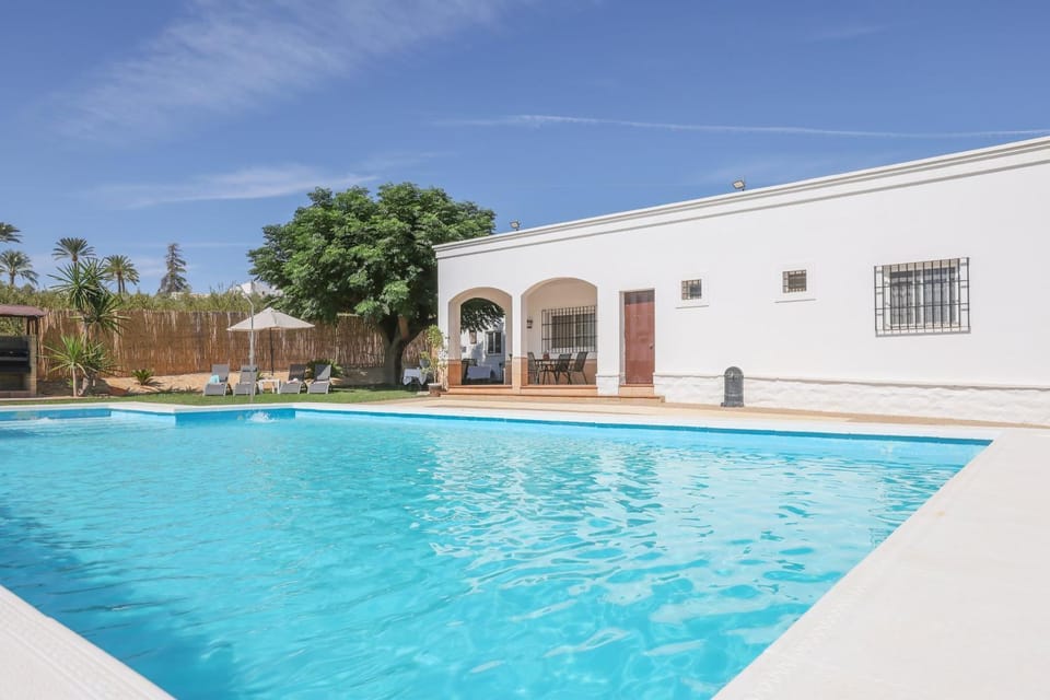 Property building, Facade/entrance, Garden, Solarium, Garden view, Pool view, Swimming pool
