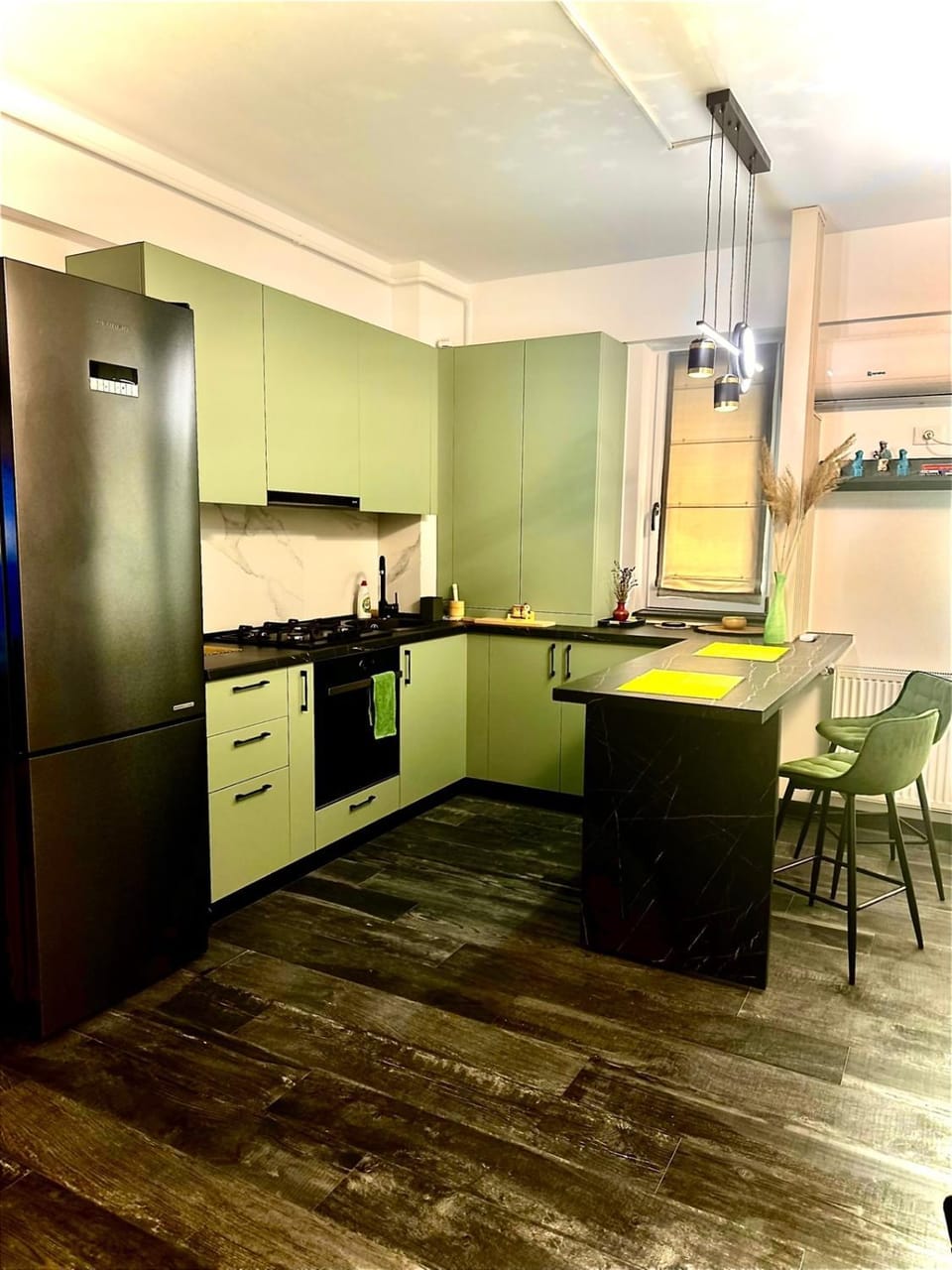 Kitchen or kitchenette, Dining area, oven, stove