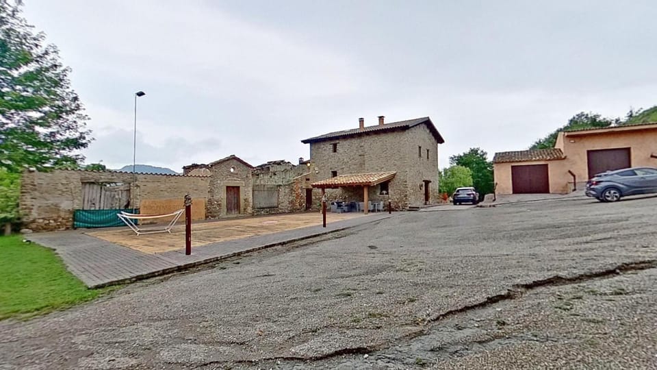 Property building, Patio, Off site, Other, Street view, Location, Parking