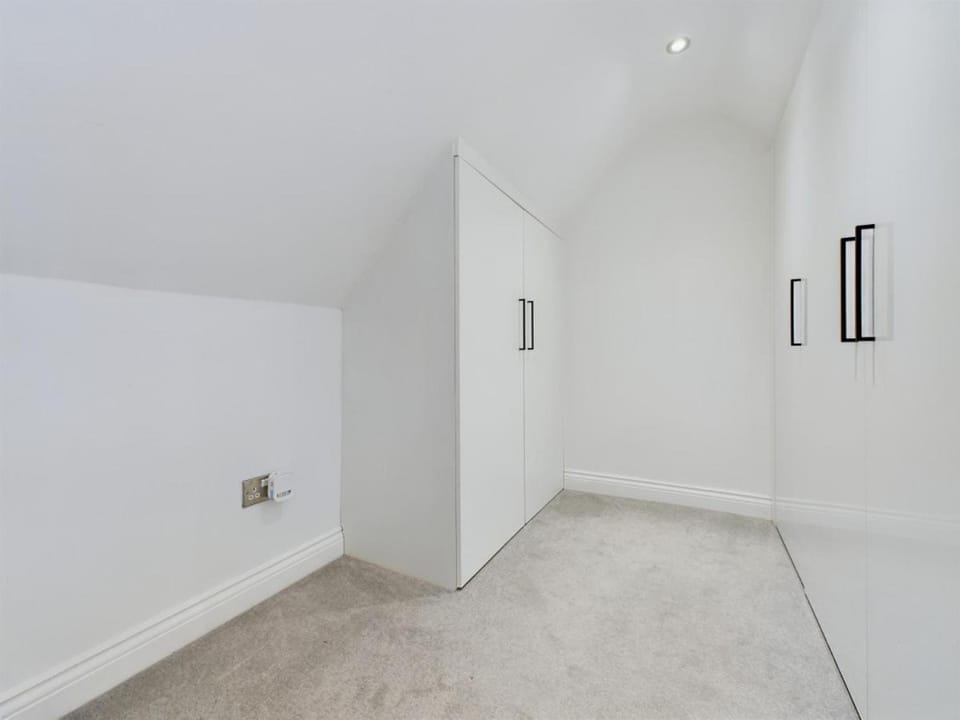 Stylish Westcliff Apartment with Free Parking Apartment in Southend-on-Sea