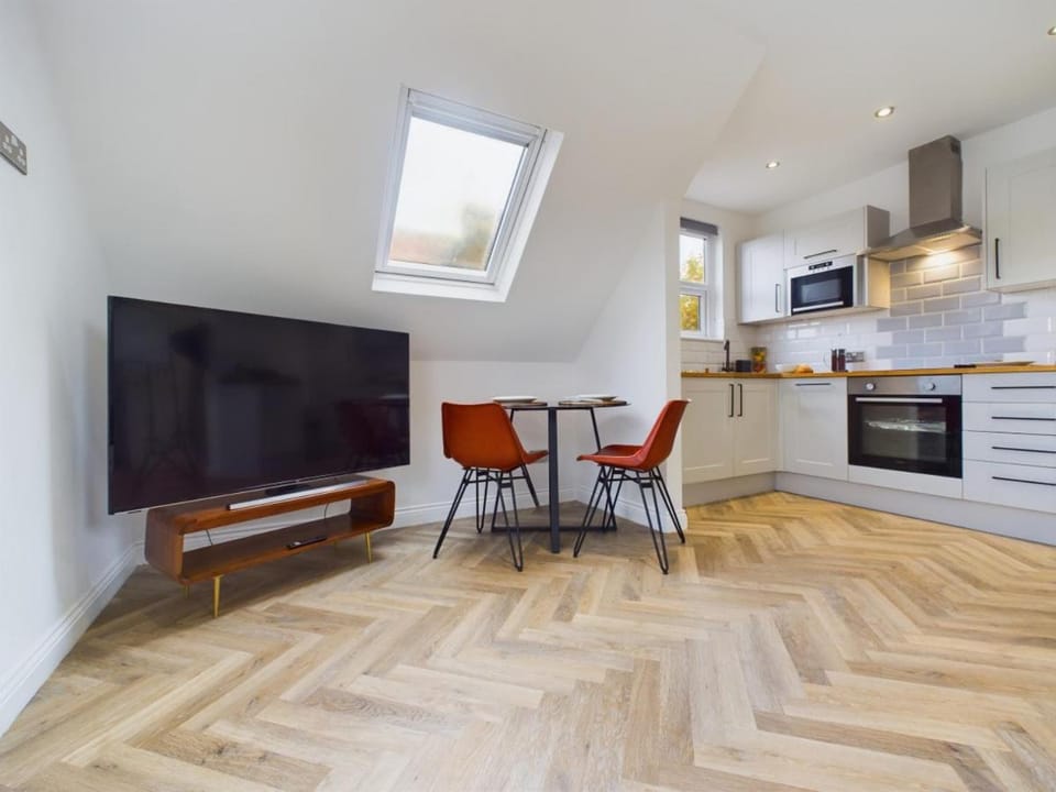 Stylish Westcliff Apartment with Free Parking Apartment in Southend-on-Sea