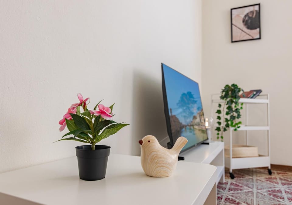 Communal lounge/ TV room, TV and multimedia, Decorative detail, Evening entertainment