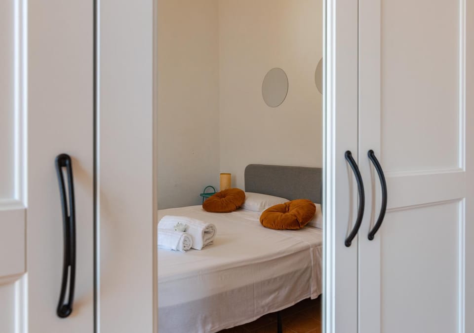 Bed, Photo of the whole room, Bedroom, wardrobe