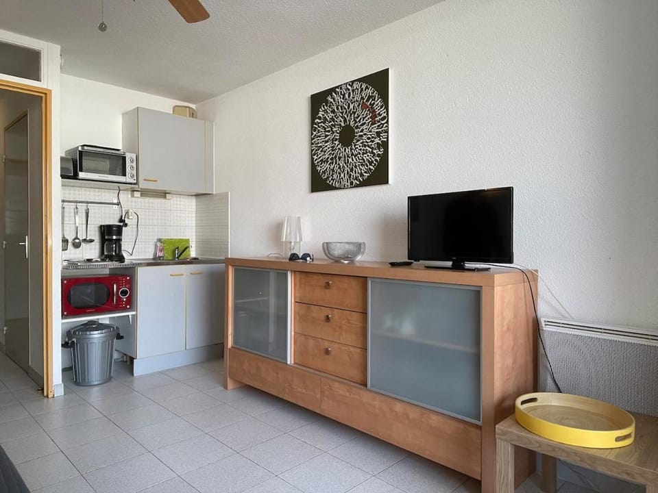 Studio Ensoleillé 5 min de la plage Le Grau du Roi Apartment in Le Grau-du-Roi