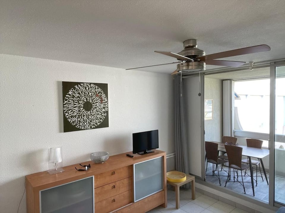 Studio Ensoleillé 5 min de la plage Le Grau du Roi Apartment in Le Grau-du-Roi