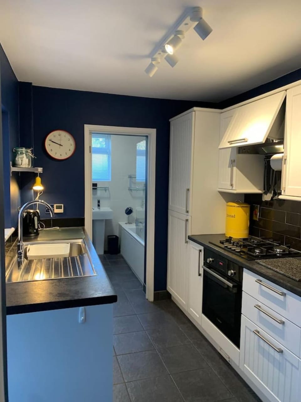 Modern 3 Bed Family Home , Free Parking Included House in Southend-on-Sea