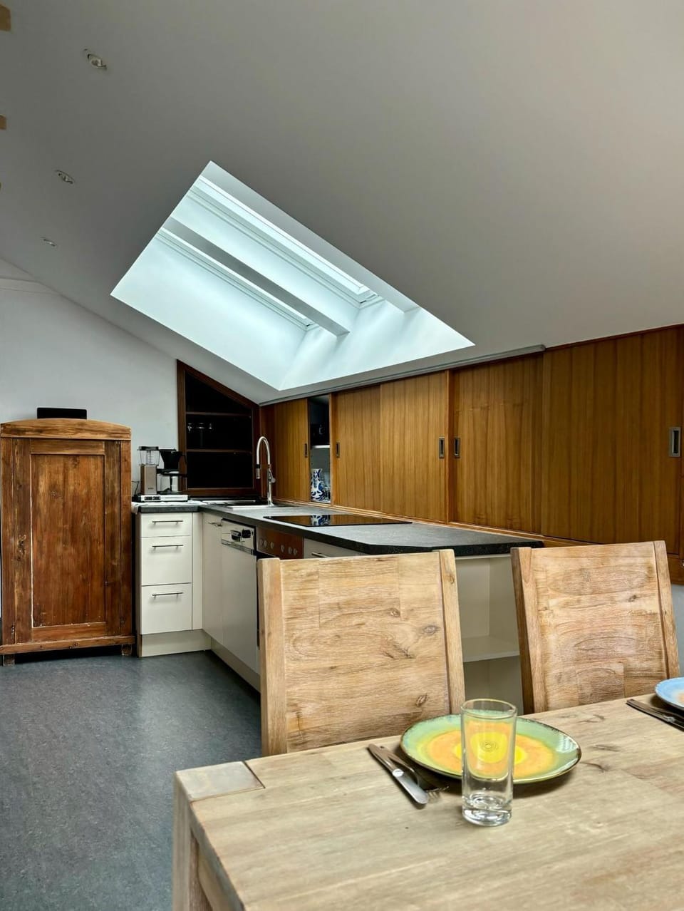 Kitchen or kitchenette, Dining area