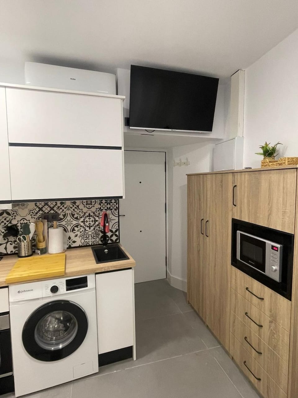 Kitchen or kitchenette, oven, stove, toaster