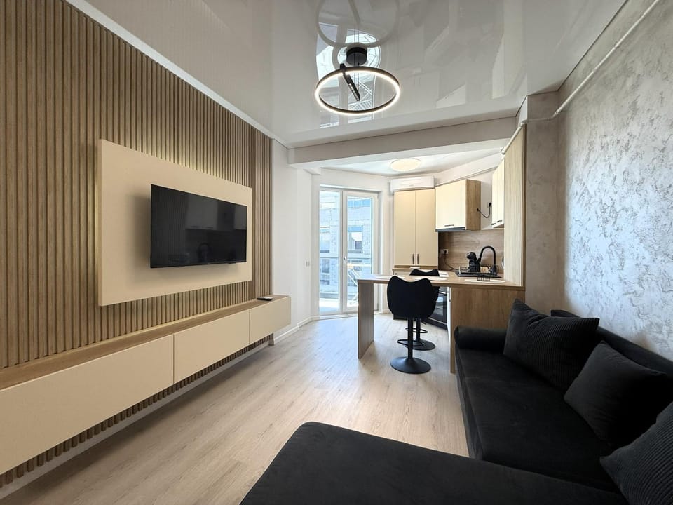 TV and multimedia, Kitchen or kitchenette, Living room, Dining area