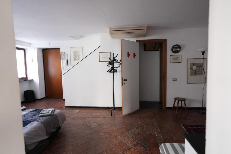 Very Central Vintage Milanese Apartment Apartment in Milan