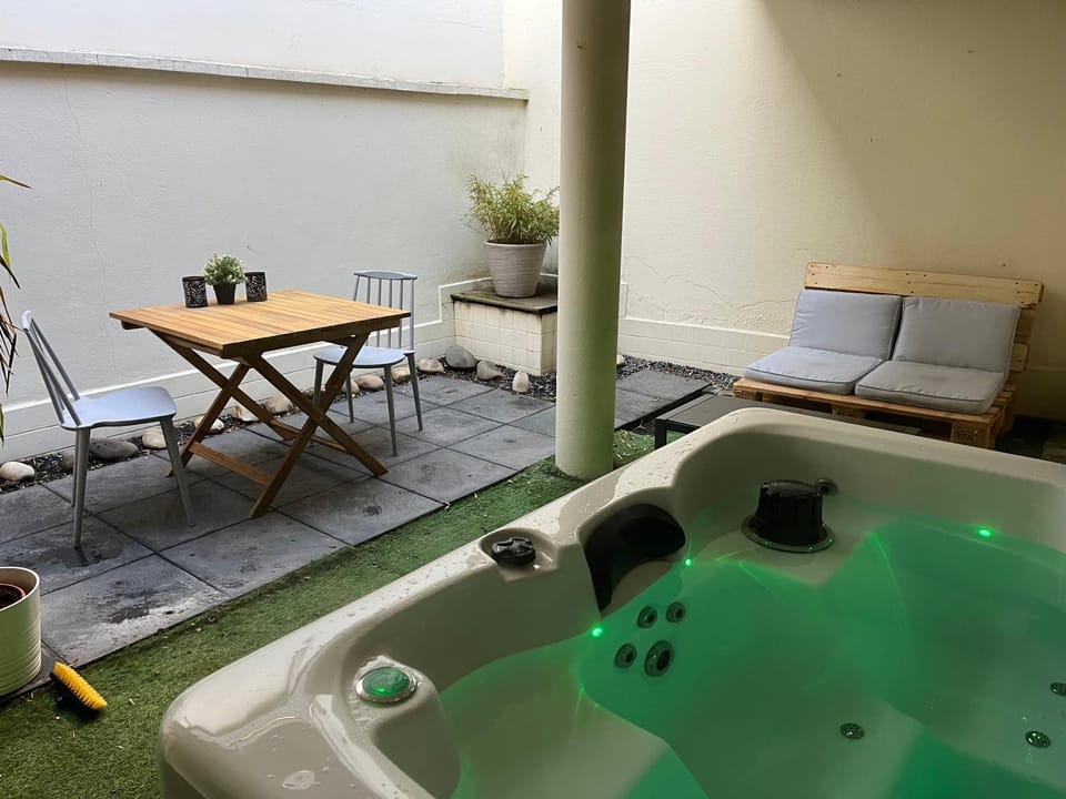 Patio, Hot Tub