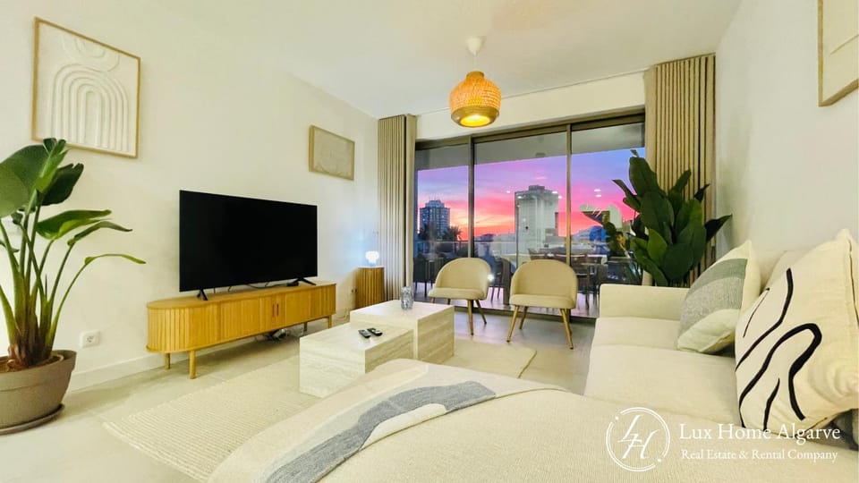 Night, TV and multimedia, Seating area